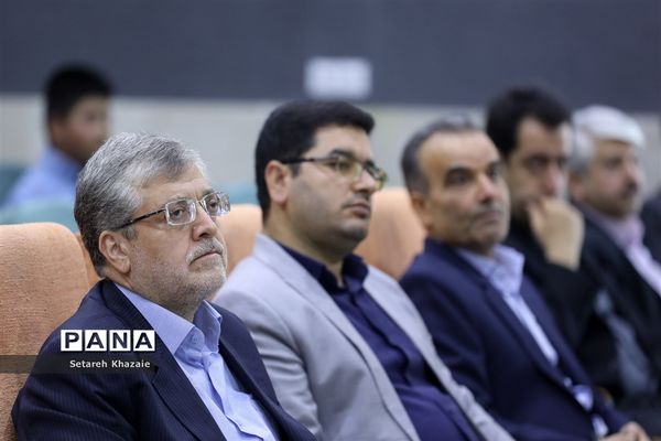 نواختن زنگ آغاز سال تحصیلی جدید توسط شهردار مشهد