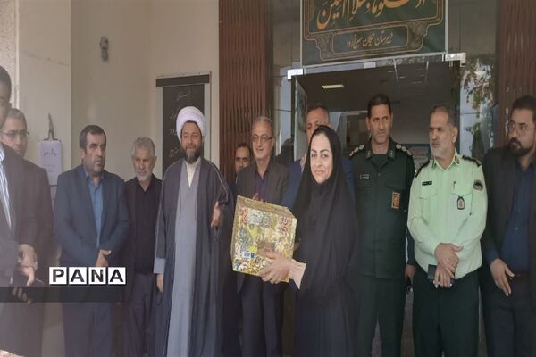 نواختن زنگ مهر در دبیرستان دخترانه نیکان سرخ رود