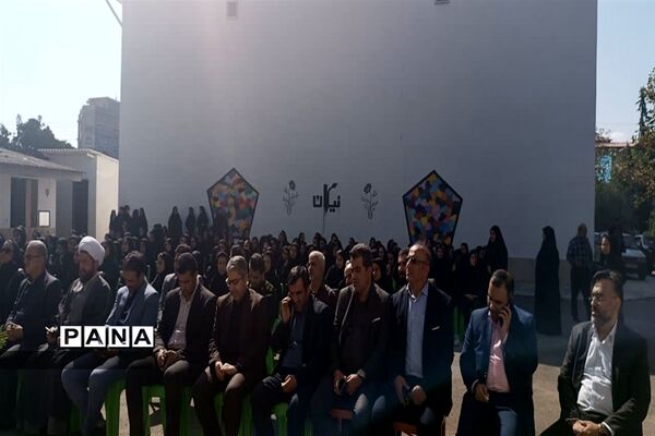 نواختن زنگ مهر در دبیرستان دخترانه نیکان سرخ رود