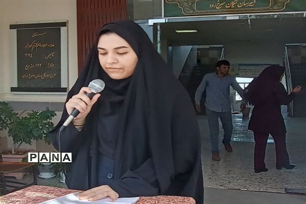 نواختن زنگ مهر در دبیرستان دخترانه نیکان سرخ رود