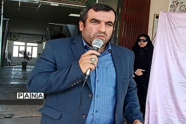 نواختن زنگ مهر در دبیرستان دخترانه نیکان سرخ رود
