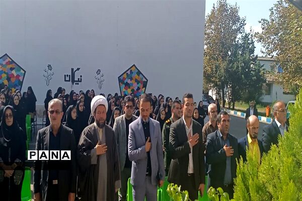 نواختن زنگ مهر در دبیرستان دخترانه نیکان سرخ رود