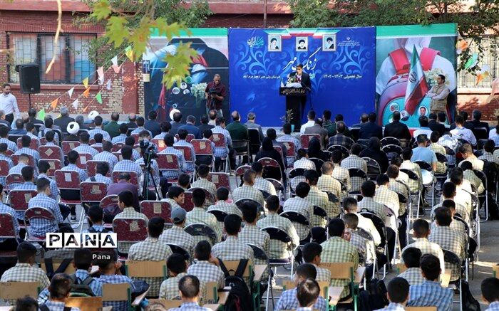 آیین بازگشایی مدارس لرستان با نواختن زنگ مهر و مقاومت