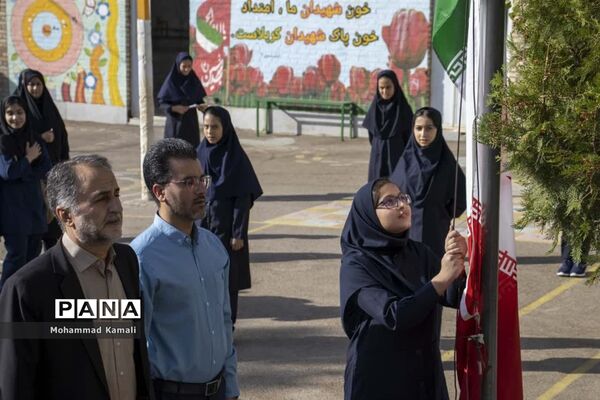 زنگ مهر و مقاومت در مدارس شهرستان محلات