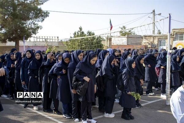 زنگ مهر و مقاومت در مدارس شهرستان محلات