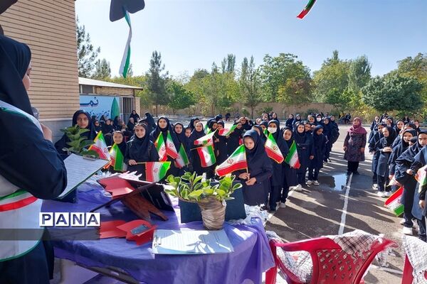 روز اول مهر و نواختن زنگ در مدرسه حضرت خدیجه(س) شهرستان گلپایگان