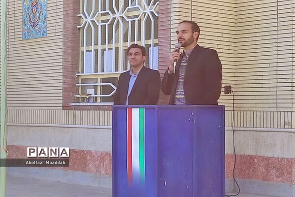 زنگ مهر و ایثار در دبیرستان نمونه آیت‌الله خامنه‌ای کاشمر