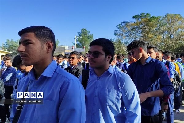 زنگ مهر و ایثار در دبیرستان نمونه آیت‌الله خامنه‌ای کاشمر