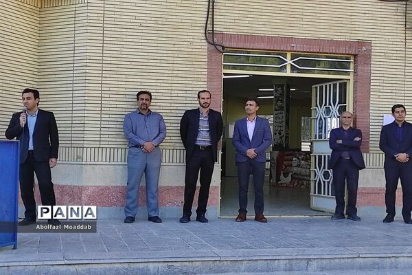زنگ مهر و ایثار در دبیرستان نمونه آیت‌الله خامنه‌ای کاشمر