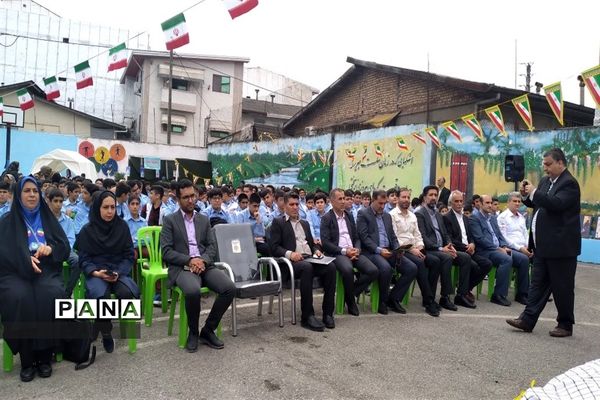 نواختن زنگ دفاع مقدس و بازگشایی در قائمشهر