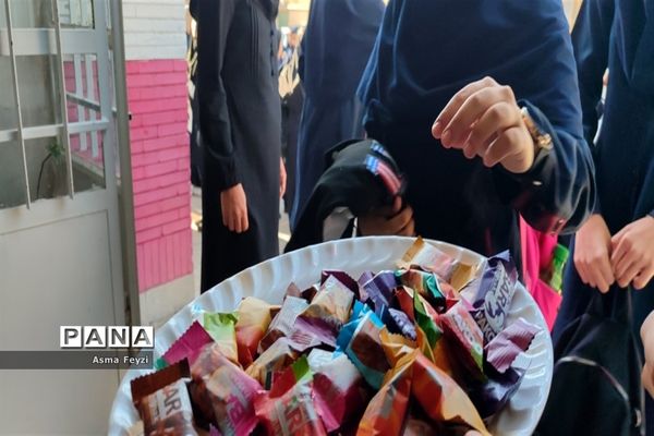 مراسم شروع سال تحصیلی و بزرگداشت هفته دفاع مقدس در دبیرستان شرف