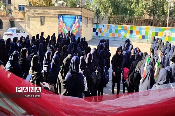 مراسم شروع سال تحصیلی و بزرگداشت هفته دفاع مقدس در دبیرستان شرف