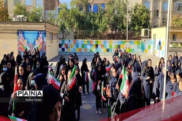 مراسم شروع سال تحصیلی و بزرگداشت هفته دفاع مقدس در دبیرستان شرف