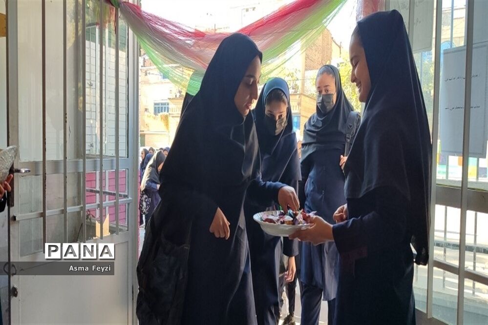 مراسم شروع سال تحصیلی و بزرگداشت هفته دفاع مقدس در دبیرستان شرف