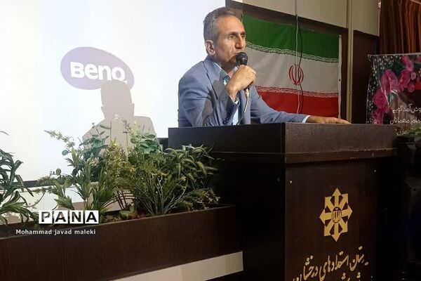 جشن دانش‌آموزان قبولی پایه هفتم در دبیرستان استعدادهای درخشان شهید بهشتی رودهن