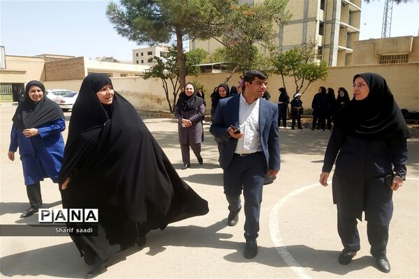 بازدید مدیرآموزش پرورش ناحیه چهارشیراز از مدارس در اولین روز مهرماه