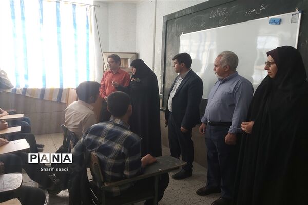 بازدید مدیرآموزش پرورش ناحیه چهارشیراز از مدارس در اولین روز مهرماه