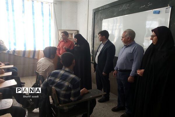 بازدید مدیرآموزش پرورش ناحیه چهارشیراز از مدارس در اولین روز مهرماه