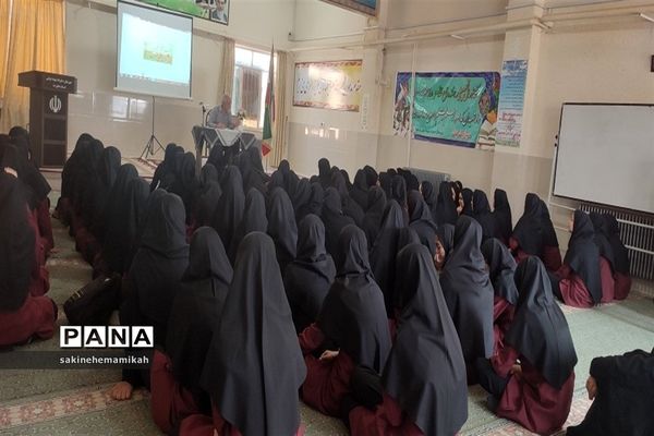 نواخته شدن زنگ «مهر و مقاومت» در دبیرستان امام صادق(ع) ابرکوه