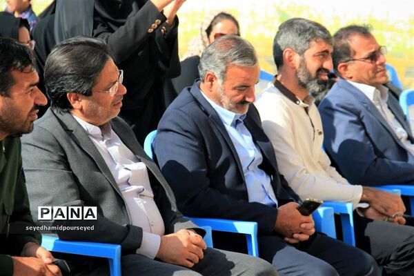 نواختن زنگ مهر و مقاومت در آموزشگاه بهشت فردوس ابرکوه