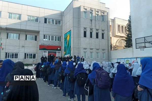 نواختن زنگ مقاومت و بازگشایی مدارس در ساری