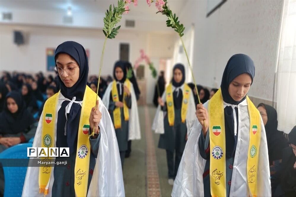 نواختن زنگ مهر و مقاومت در مدارس شهرستان مروست