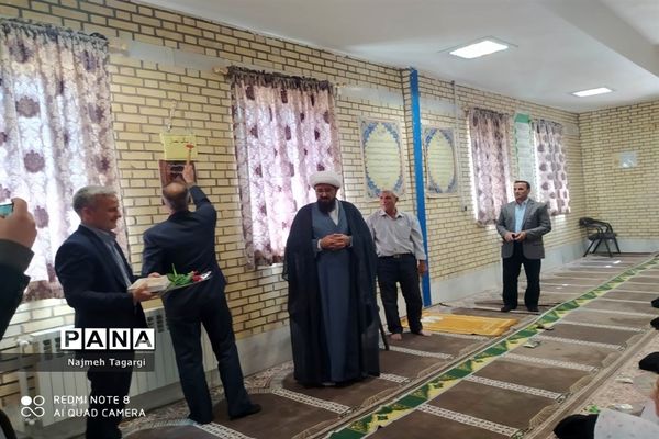 نواختن زنگ نماز در دبیرستان نمونه دولتی آمنه