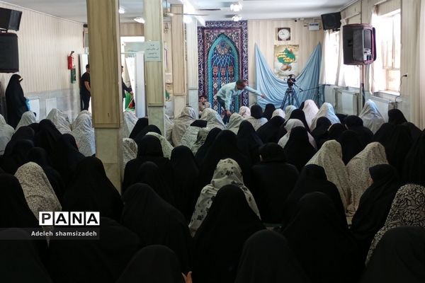 اقامه نماز ظهر و عصر توسط نماینده ولی فقیه و امام جمعه مشهد مقدس در آغاز سال تحصیلی در دبیرستان شاهد فاطمیه