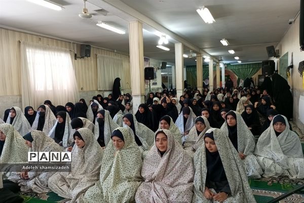 اقامه نماز ظهر و عصر توسط نماینده ولی فقیه و امام جمعه مشهد مقدس در آغاز سال تحصیلی در دبیرستان شاهد فاطمیه