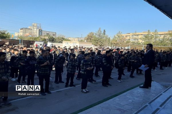 آغاز سال تحصیلی جدید باحضور پرشور دانش‌آموزان در دبیرستان پسرانه عبدالحسین قفلی