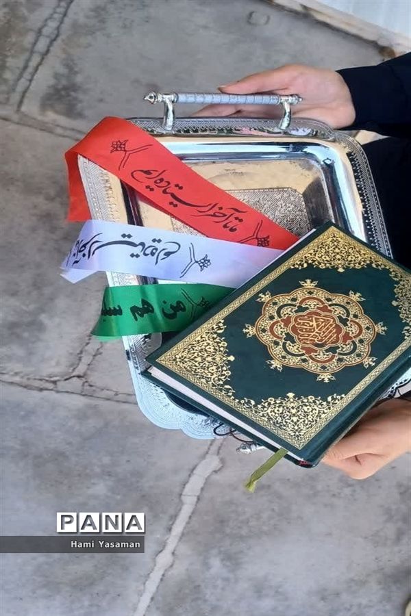 نواخته شدن زنگ بهار علم و دانش در دبیرستان دخترانه خادم زاده اردکان