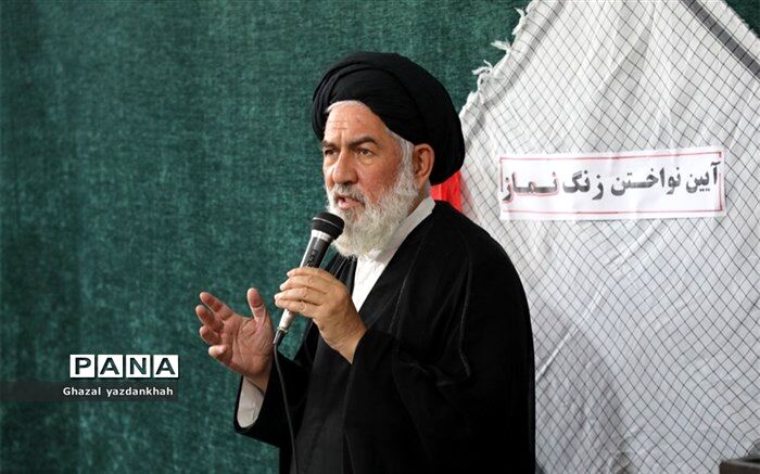 نماز وسیله قرب الهی و مایه آرامش انسان‌هاست