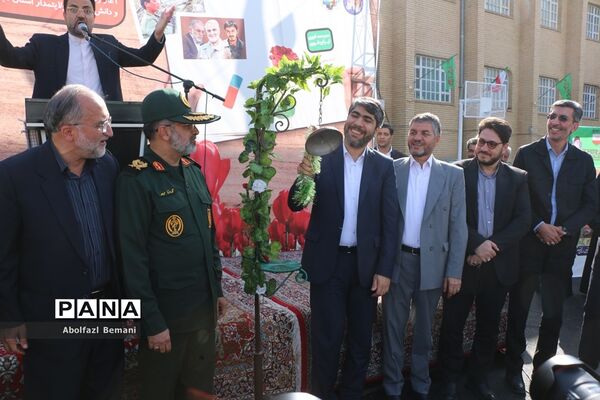 آیین آغاز سال تحصیلی با حضور معاون رئیس جمهوری در قم