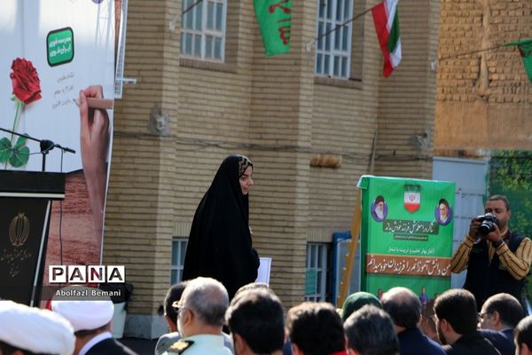 آیین آغاز سال تحصیلی با حضور معاون رئیس جمهوری در قم