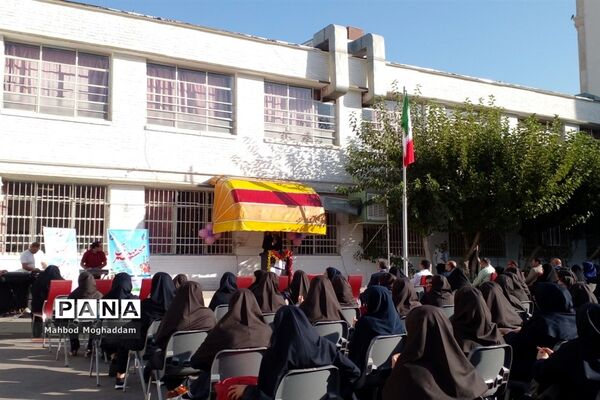جشن آغاز سال تحصیلی جدید در دبیرستان شهیده معصومه قزوینی منطقه ۱۳