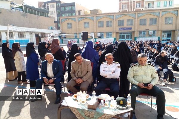 جشن آغاز سال تحصیلی جدید در دبیرستان شهیده معصومه قزوینی منطقه ۱۳