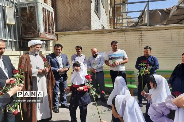 زنگ مهربانی در دبستان حقیقت منطقه ۱۳
