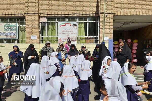زنگ مهربانی در دبستان حقیقت منطقه ۱۳