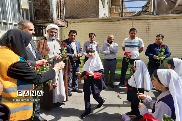 زنگ مهربانی در دبستان حقیقت منطقه ۱۳