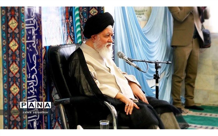 نماز موثرترین و اساسی‌ترین عنصر در تربیت اعتقاد دانش‌آموزان است