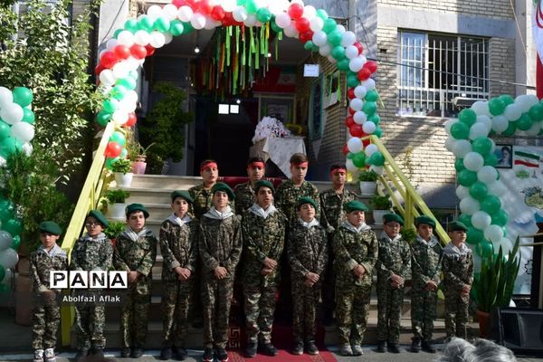 نواخته شدن زنگ مهر و مقاومت در دبیرستان شهید آوینی منطقه ۱۴