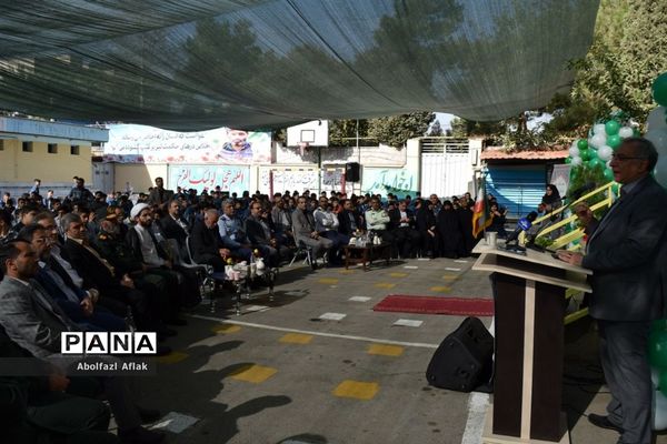 نواخته شدن زنگ مهر و مقاومت در دبیرستان شهید آوینی منطقه ۱۴