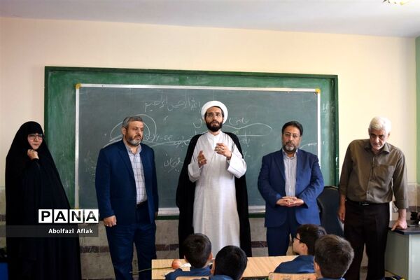 نواخته شدن زنگ مهر و مقاومت در دبیرستان شهید آوینی منطقه ۱۴