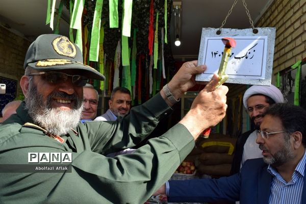 نواخته شدن زنگ مهر و مقاومت در دبیرستان شهید آوینی منطقه ۱۴