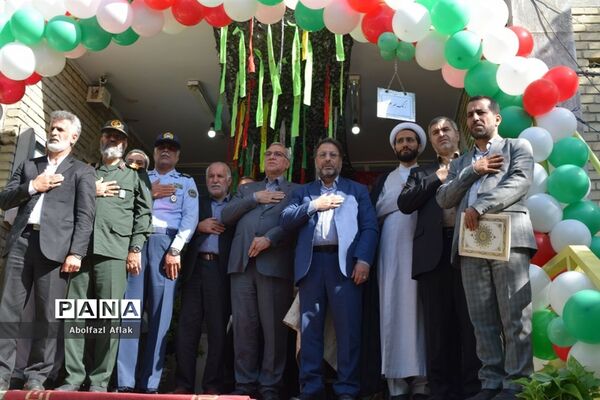نواخته شدن زنگ مهر و مقاومت در دبیرستان شهید آوینی منطقه ۱۴