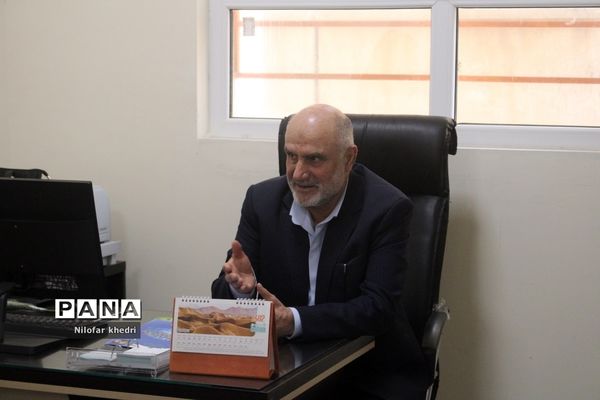 نشست صمیمی  استاندار بوشهر با کادر مدرسه استثنایی دوستان شهرستان بوشهر