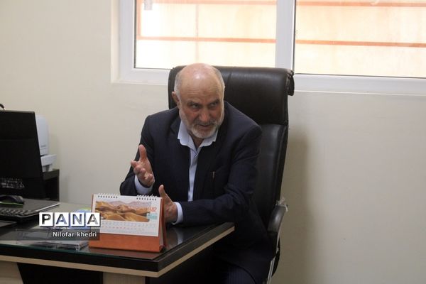 نشست صمیمی  استاندار بوشهر با کادر مدرسه استثنایی دوستان شهرستان بوشهر