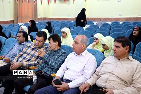 نشست صمیمی  استاندار بوشهر با کادر مدرسه استثنایی دوستان شهرستان بوشهر