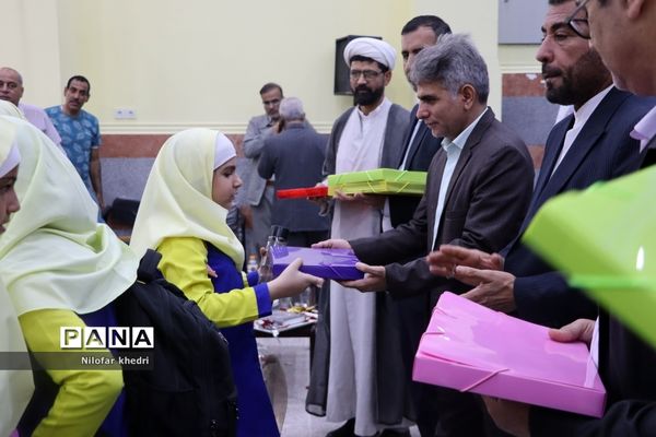 نشست صمیمی  استاندار بوشهر با کادر مدرسه استثنایی دوستان شهرستان بوشهر