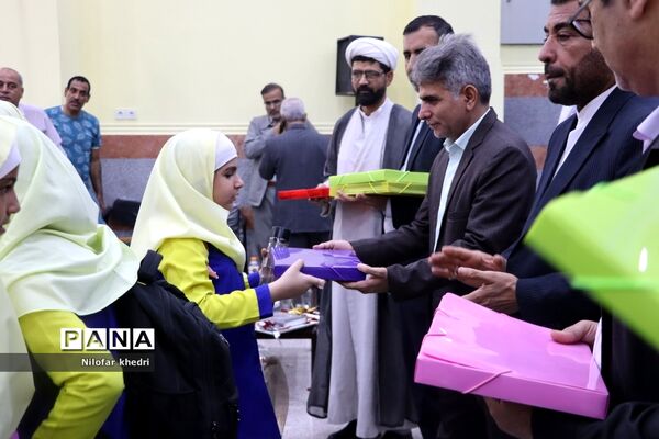 نشست صمیمی  استاندار بوشهر با کادر مدرسه استثنایی دوستان شهرستان بوشهر